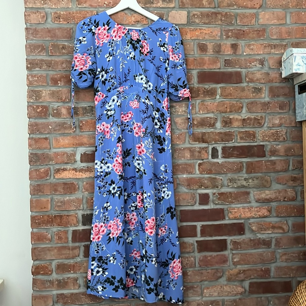 Viscose midi dress.